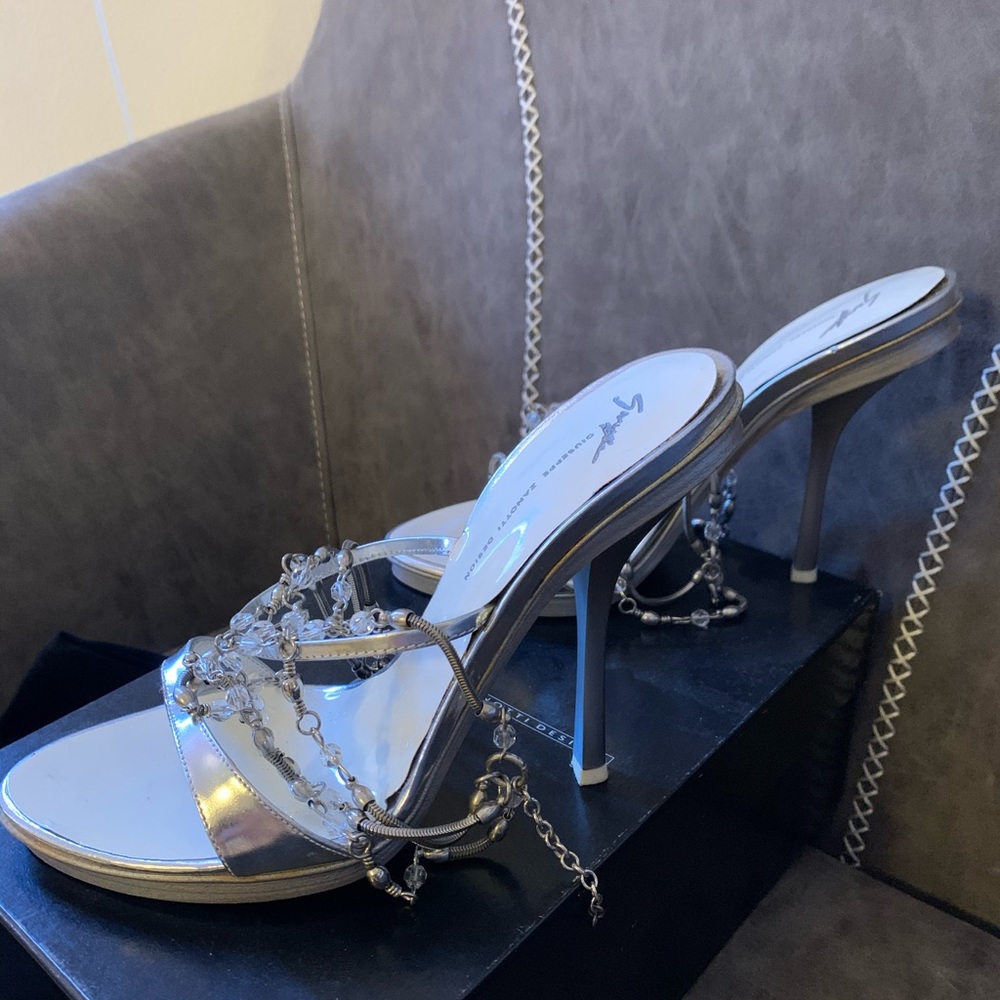 Shoes - Picture 5 of 6